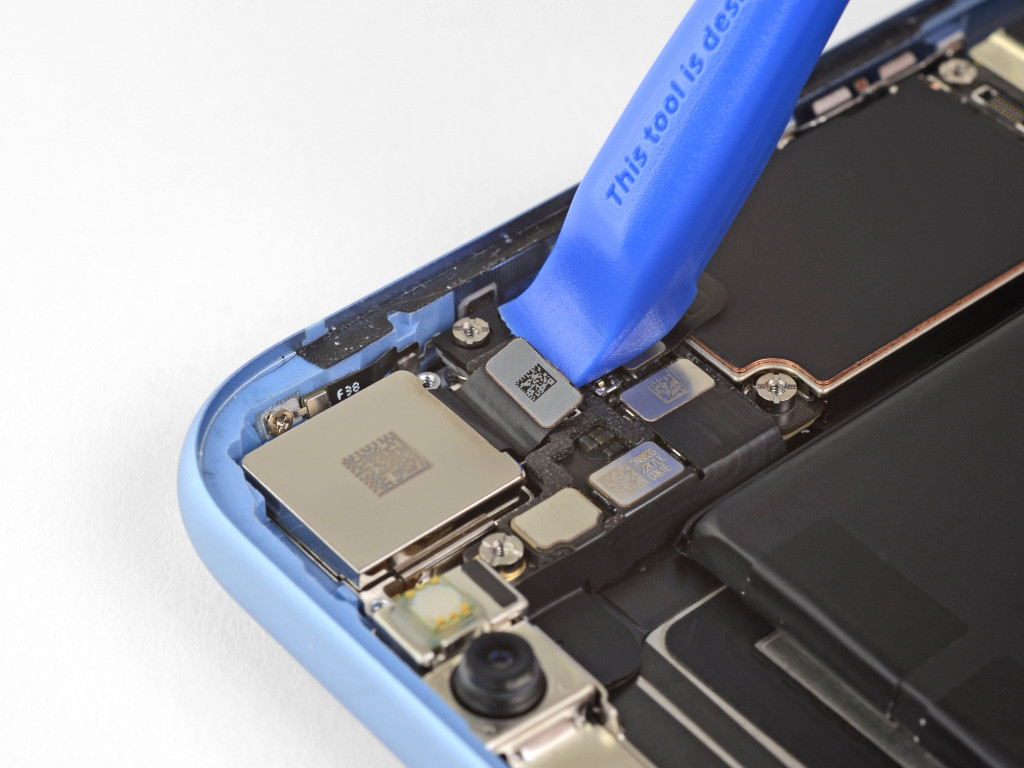 Замена экрана айфон xr. Iphone XR Teardown. Iphone XR замена камеры. Треснул модуль камеры iphone XR. Замена камера на айфон хр.