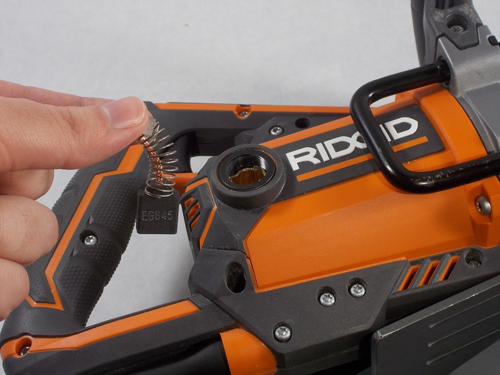 RIDGID R32104 Замена моторной щетки