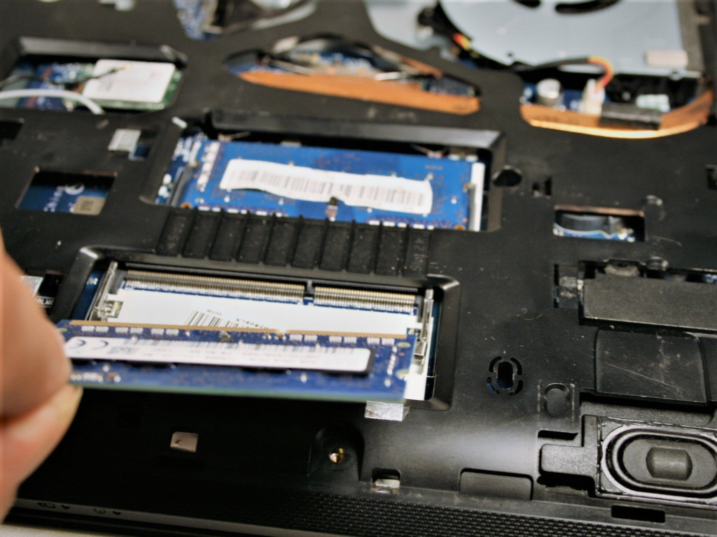 G50 30 память. Lenovo g50-80 80e5. Lenovo g500 гнездо для карты памяти справа. 3 Слот юсб леново g570. Lenovo 80e3 g50-45 замена HDD на материнской.