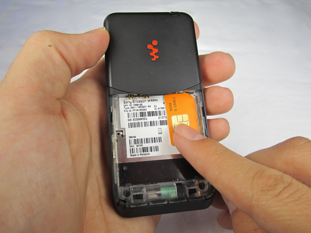 Замена SIM-карты Sony Ericsson W580i, ремонт за 4 шага ⚙️ [Инструкция с  фото]