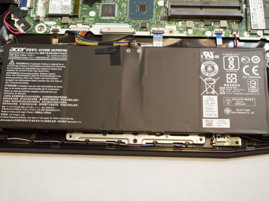 Процесс замены батареи на ноутбуке Acer