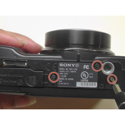 Шаг 2 Замена конденсаторной сборки Sony Cyber-shot DSC-H20 