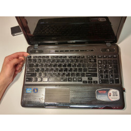 Шаг 5 Ремонт сенсорной панели Toshiba Satellite P755 S5390 