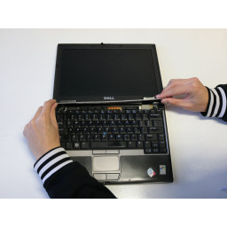 Шаг 2 Замена клавиатуры Dell Latitude D430 