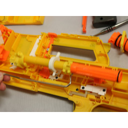 Шаг 8 Nerf N-Strike Deploy CS-6 Замена зуба для дротика 