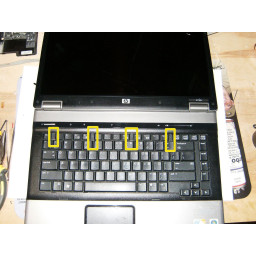 Шаг 1 Замена клавиатуры HP Compaq 6730b 