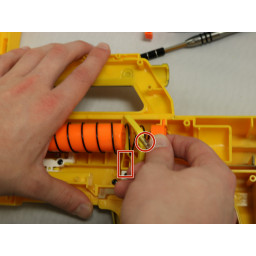 Шаг 10 Nerf N-Strike Deploy CS-6 Замена зуба для дротика 