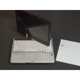 Шаг 2 Замена дисплея Fujitsu LifeBook T730 Удалите винты клавиатуры / рамки экрана