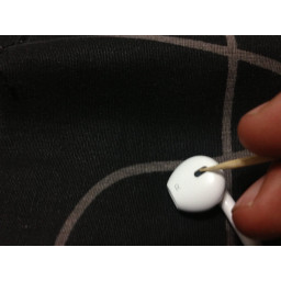 Шаг 2 Как почистить Apple EarPods 