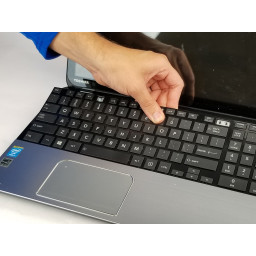 Шаг 3 Замена клавиатуры Toshiba Satellite S55t-A5389 