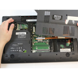 Шаг 6 Замена ОЗУ MSI GE70 2PE Apache Pro 