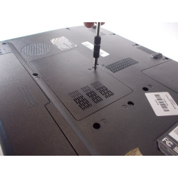 Шаг 2 Замена ОЗУ Toshiba Satellite C655-S5142 