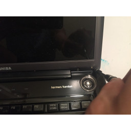 Шаг 5 Замена ЖК-экрана Toshiba Satellite A305-S6848 