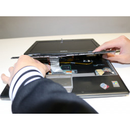 Шаг 4 Замена клавиатуры Dell Latitude D430 