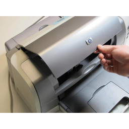 Шаг 2 Замена чернильного картриджа HP Deskjet 6122 