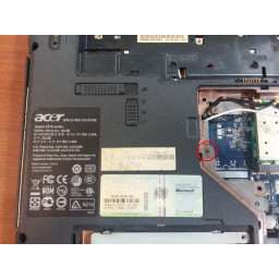 Шаг 4 Acer Aspire 5315 разбирать Удалить диск