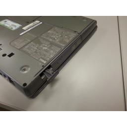 Шаг 2 Замена Dell Drive D600 DVD-привод 