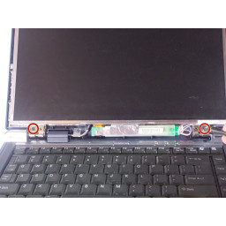 Шаг 7 Замена экрана Toshiba Satellite 2430-S255 