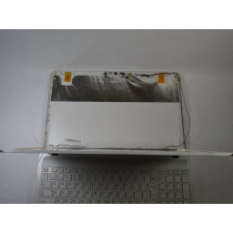 Шаг 4 Замена экрана Toshiba Dynabook T552-58G 