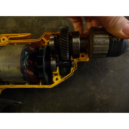 Шаг 3 DeWALT DW106 Amp Drill Техническое обслуживание 