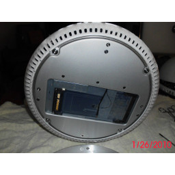 Шаг 2 EMC 1936 iMac G4 17 800 МГц Замена батареи 