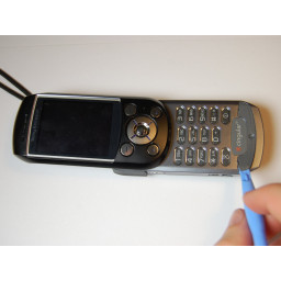 Шаг 6 Замена клавиатуры Sony Ericsson s710a 