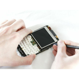 Шаг 9 BlackBerry 8820 Замена материнской платы 