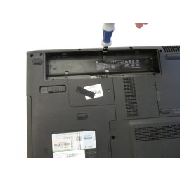 Шаг 1 Замена клавиатуры HP Pavilion dv2000 