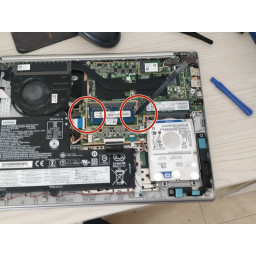 Шаг 4 Замена оперативной памяти Lenovo IdeaPad 330S Установка Ram Stick