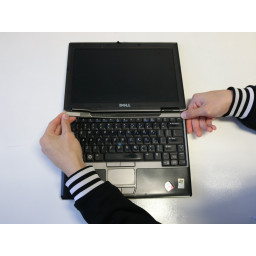 Шаг 2 Замена клавиатуры Dell Latitude D430 