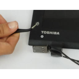 Шаг 9 Замена экрана Toshiba Satellite C55-C5240 