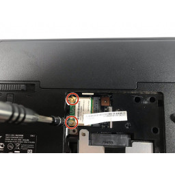 Шаг 8 Замена беспроводной карты Acer Aspire 5740-6378 