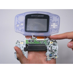 Шаг 9 Замена логической платы Game Boy Advance 