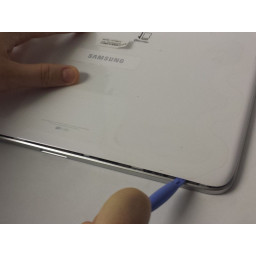 Шаг 2 Samsung Galaxy Note 10.1 Замена батареи Снятие задней крышки