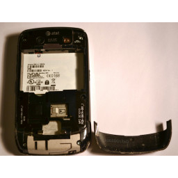 Шаг 2 BlackBerry Curve 8900 Замена микрофона 