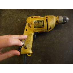 Шаг 1 DeWALT DW106 Amp Drill Техническое обслуживание 