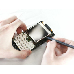 Шаг 9 BlackBerry 8820 Замена материнской платы 