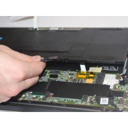 Шаг 4 Dell XPS 13 L321X Замена коврика для мыши 