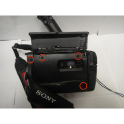 Шаг 3 Замена видоискателя Sony Handycam CCD-TR5 