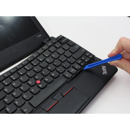 Шаг 2 Замена Lenovo ThinkPad X140e клавиатуры 