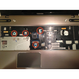 Шаг 3 Разборка ноутбука Toshiba Satellite P855 P850 плюс шарнир FIX, Снятие клавиатуры