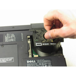 Шаг 5 Dell Inspiron 9100 Fan 2 Замена 