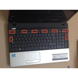 Шаг 1 Acer Aspire E1-571 - замена клавиатуры 