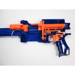 Шаг 11 Nerf N-Strike - замена элитного альфа-десантника CS-12 Снятие пружины