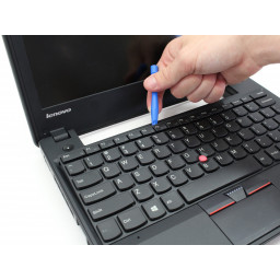 Шаг 2 Замена Lenovo ThinkPad X140e клавиатуры 