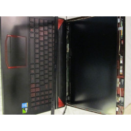 Шаг 2 Замена экрана CyberpowerPC Fangbook HX6 