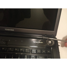 Шаг 7 Замена ЖК-экрана Toshiba Satellite A305-S6848 