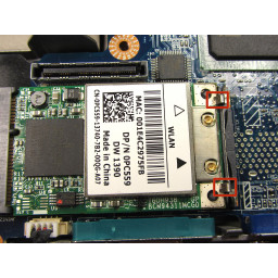 Шаг 8 Замена беспроводной карты Dell Latitude D630 