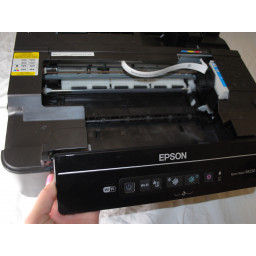 Шаг 2 Замена передней панели Epson Stylus NX230 