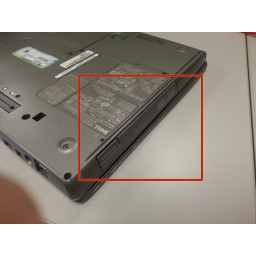 Шаг 1 Замена Dell Drive D600 DVD-привод 